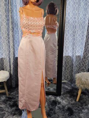 Party Time Vintage Light Pink Beaded Cutout Formal Gown – Thigh Slit – Size 6